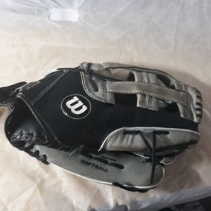 Softball glove